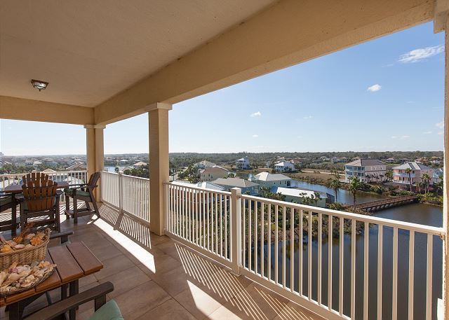Grand sweeping views from this top floor corner unit.