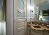 Stately stone countertopsmake the master bath shine