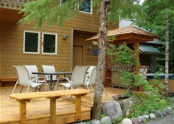 Glacier River Retreat Backyard Living Space