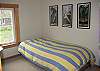 bedroom w/ twin
