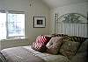 bedroom w/ double