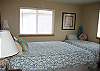 bedroom w/queen 1 twin