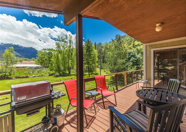 New Listing! Great Outdoor Space w/ Views. Fire Pit/Sauna/Deck. Trailers OK.