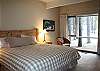 King  Master Bedroom has a nice bright crisp feeling.