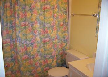 SM409-Bathroom2