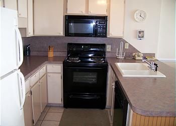 Royal Garden Resort 1010 - Kitchen
