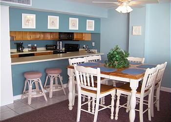 Surfmaster 412 - Dining Area