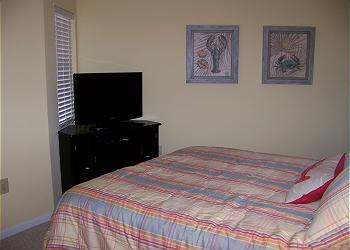 R702-Bedroom