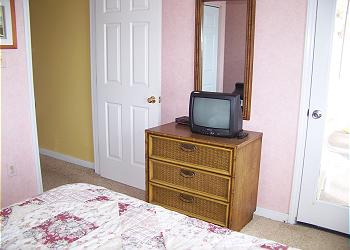 BH216-Bedroom1