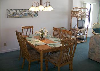 Surfmaster106-Dining Area