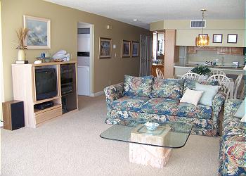 Surfmaster111-Living Area