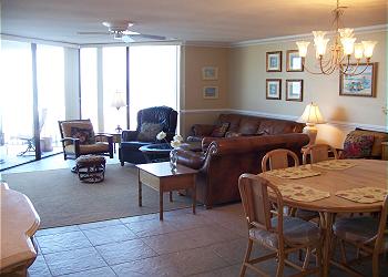 Surfmaster101-Living Area