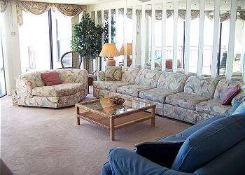 Surfmaster705-Living Area