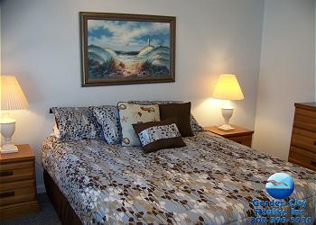 Floral Villa B5 - Bedroom 2 with a Queen