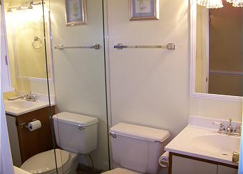 R810-Bathroom2