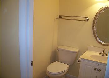R702-HalfBath