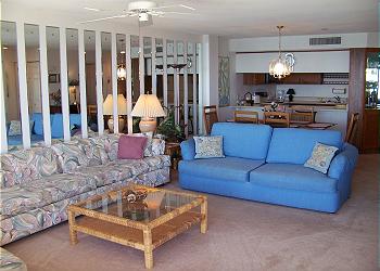 Surfmaster705-Living Area