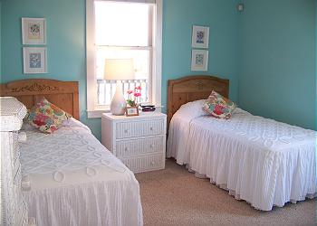 Mariposa-Bedroom2