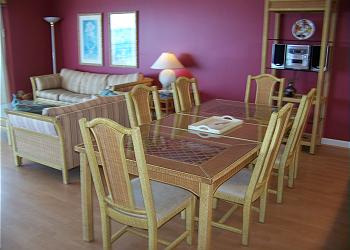 Surfmaster402-Dining Area