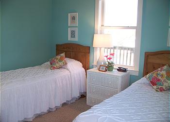 Mariposa-Bedroom2