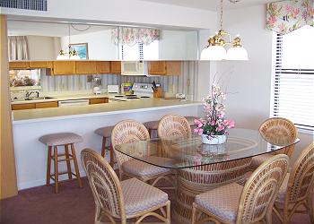 Surfmaster 408 - Dining Area
