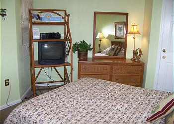 R810-Bedroom1