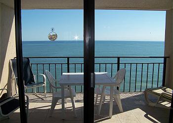 Surfmaster 709 - Living Area