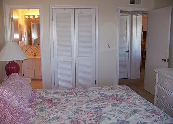 SM203-Bedroom1