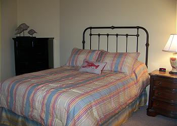 R702-Bedroom