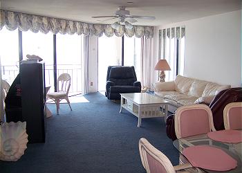 Surfmaster-805-Living Area