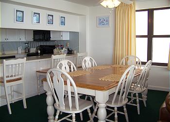 Surfmaster 908 - Dining Area