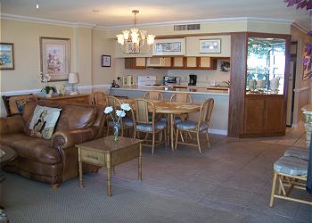 Surfmaster101-Living Area
