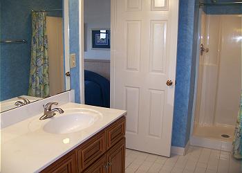 P805-Bathroom2