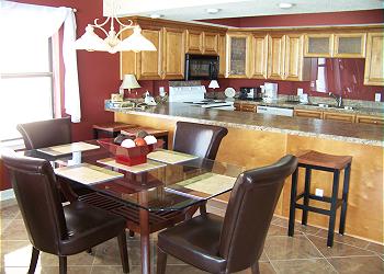 Surfmaster 307 - Dining Area