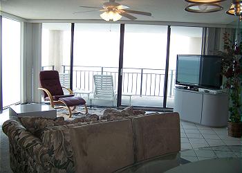Surfmaster1008-Living Area