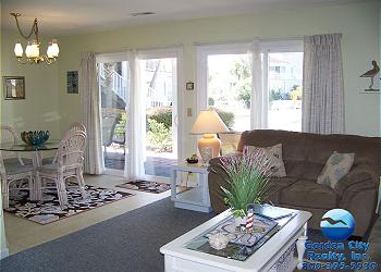 Floral Villa B5 - Living Area