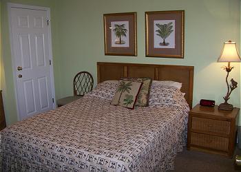 R810-Bedroom1
