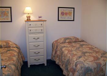 R1212-Bedroom2