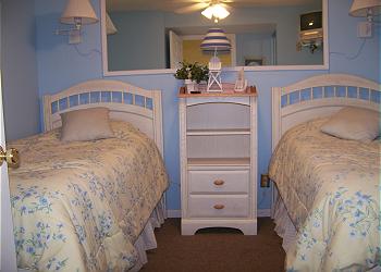 R810-Bedroom2