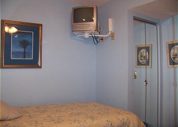 R810-Bedroom2