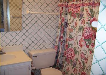 SM203-Bathroom1