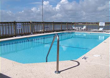 Marlin Quay-Pool 2