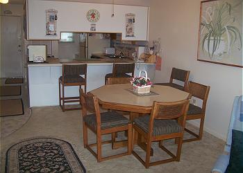 Drifter 104-Dining Area