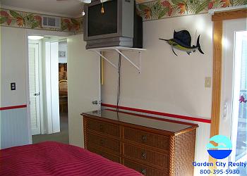 Sea Master 211 - Bedroom 1 with a King