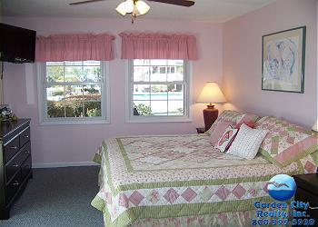 Floral Villa B5 - Bedroom 1 with a King