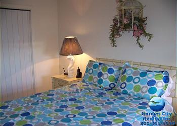 Surfmaster 109 - Bedroom with a Queen