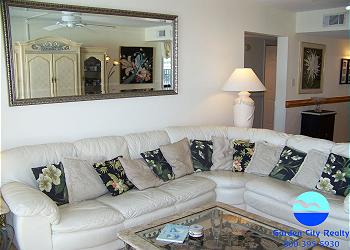 Horizon East 301 - Living Area