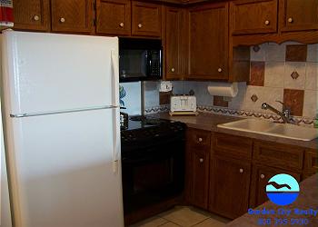 Sea Master 211 - Dining/Kitchen