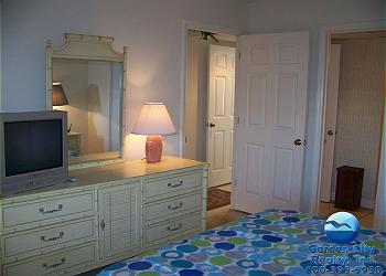 Surfmaster 109 - Bedroom with a Queen