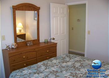 Floral Villa B5 - Bedroom 3 with a Queen